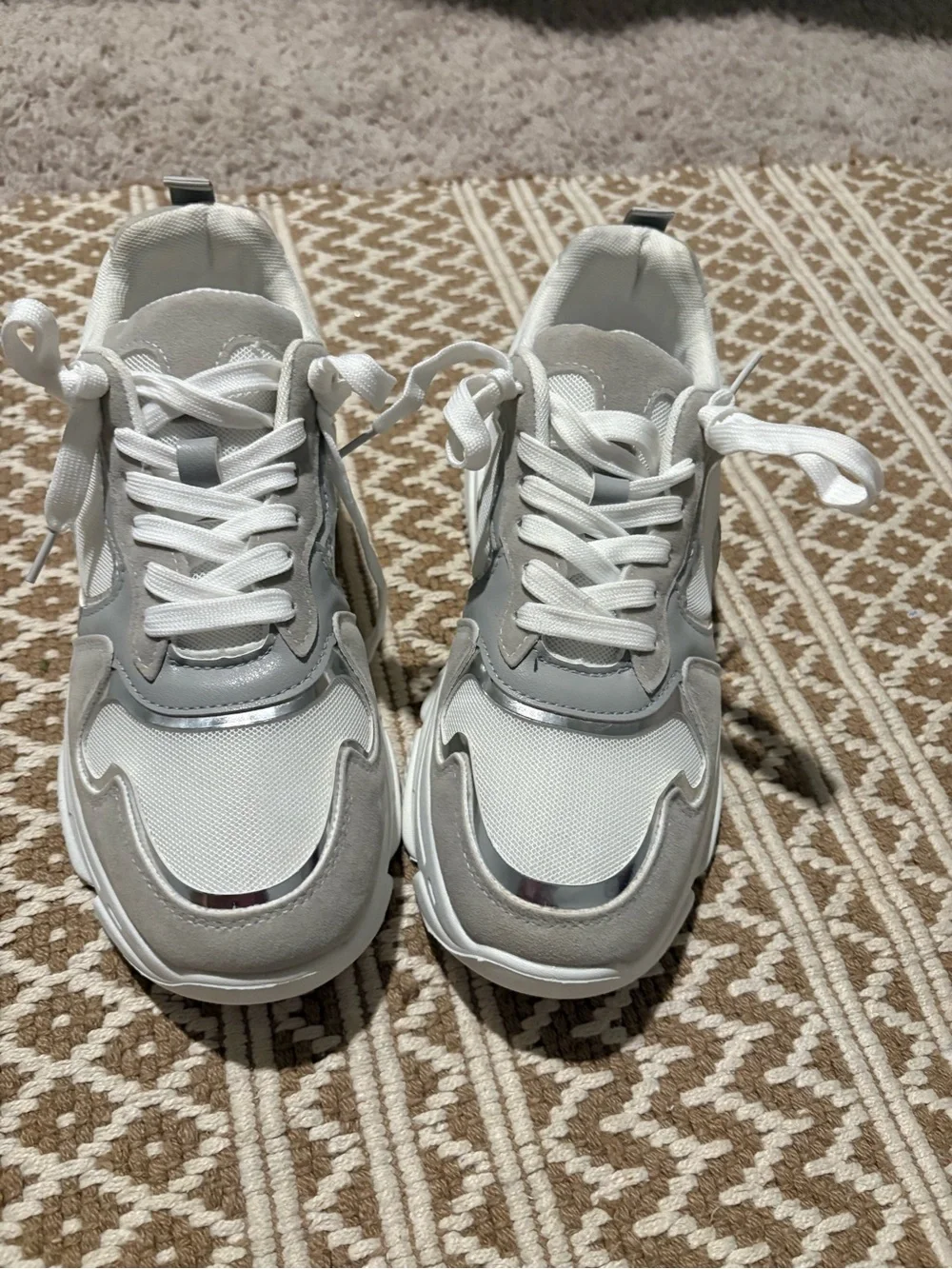 Light Gray & White Women's Fashion Sneakers